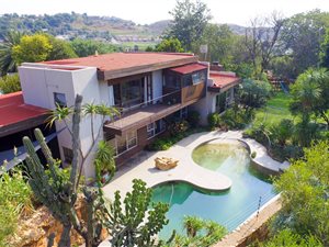 5 Bed House in Quellerina