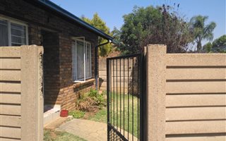 2 Bedroom Cluster in Wierda Park