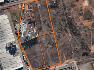 4.7 ha Land available in Wadeville