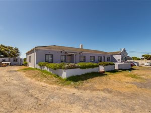 10 Bed House in Philippi
