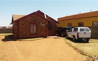 3 Bedroom House in Mohlakeng