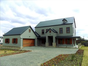 4 Bed House in Boschkop