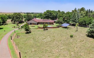 4 Bedroom House in Kookrus