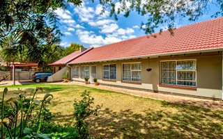 4 Bedroom House in Van Riebeeck Park