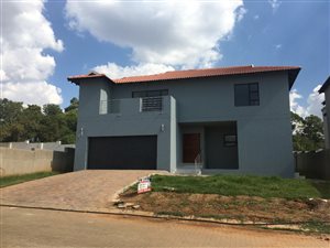 4 Bed House in Ruimsig Country Estate