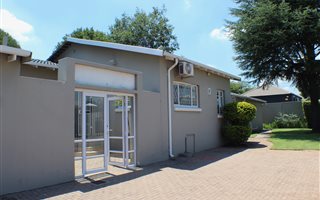 253 m² Office Space in Parkmore