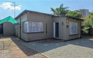 3 Bedroom House in Kensington