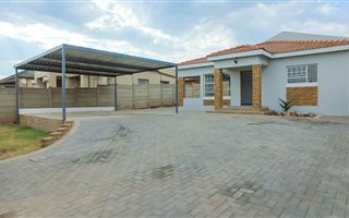 3 Bedroom House in Krugersdorp North