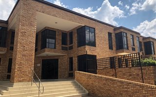 120 m² Commercial space in Strathavon