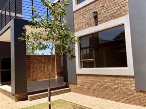 3 Bed Townhouse in Heuwelsig