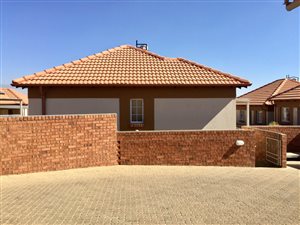 2 Bed House in The Reeds