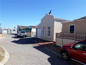 3 Bed House in Strandfontein