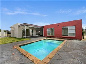 4 Bedroom House in Lanseria and surrounds