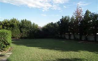 930 m² Land available in Golden Hill
