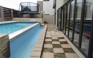 5 Bedroom Duplex in Woodmead Springs