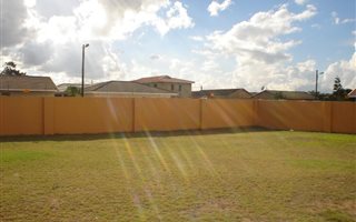 1053 m² Land available in Brackenham