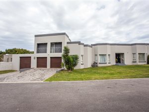 3 Bed House in Beverley Grove