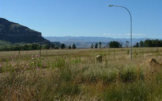 975 m² Land available in Fouriesburg