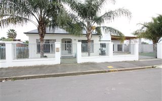 5 Bedroom House in Paarl