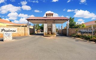 3 Bedroom Cluster in Florida Glen