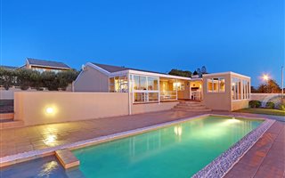 3 Bedroom House in Melkbosstrand