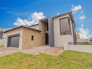 4 Bed House in Blue Valley Golf Estate