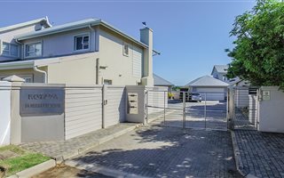 4 Bedroom Townhouse in Gonubie