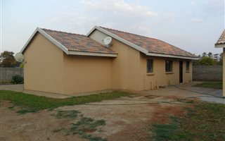 3 Bedroom House in Kookrus