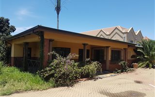 300 m² Commercial space in Hatfield