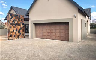3 Bedroom House in Leloko