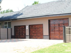 5 Bed House in Lourenspark