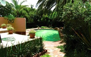 1 Bedroom Garden Cottage in Brackendowns