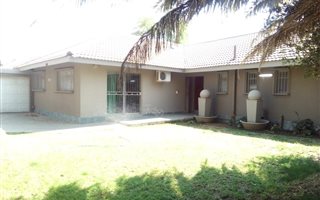 4 Bedroom House in Vaalpark