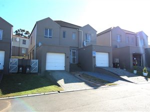 3 Bed Townhouse in Vredekloof Heights