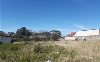 1015 m² Land available in Kleinmond