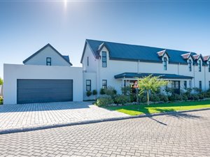 5 Bed House in Kingswood Golf Estate
