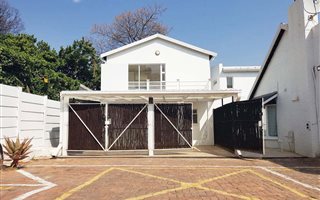 2 Bedroom Duplex in Parktown North