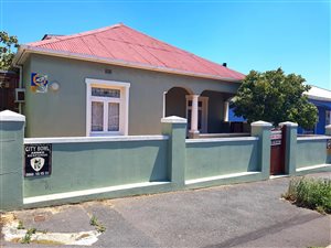 7 Bed House in Woodstock