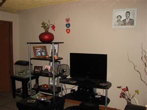 2 Bed Flat in Witpoortjie