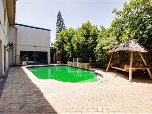 6 Bed House in Newfields