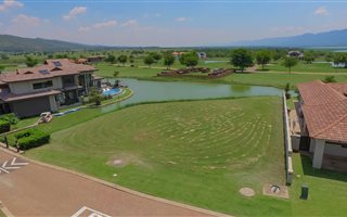 985 m² Land available in The Islands Estate