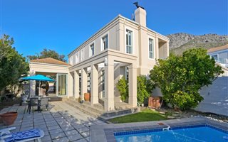 4 Bedroom House in Tokai