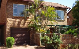 3 Bedroom Duplex in Doornpoort and surrounds