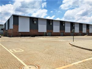 2700 m² Industrial space in Rosslyn