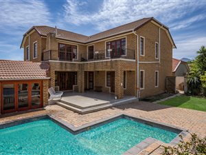 6 Bed House in Bizweni