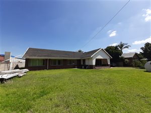 350 m² Commercial space in Waterkloof Ridge