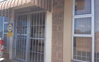 102 m² Commercial space in Alton