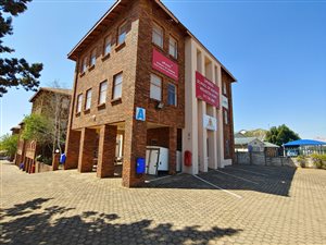 98 m² Commercial space in Horison Park