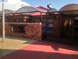 3 Bed House in Protea North