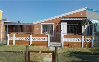 2.29999995231628 Bedroom House in Sea Winds